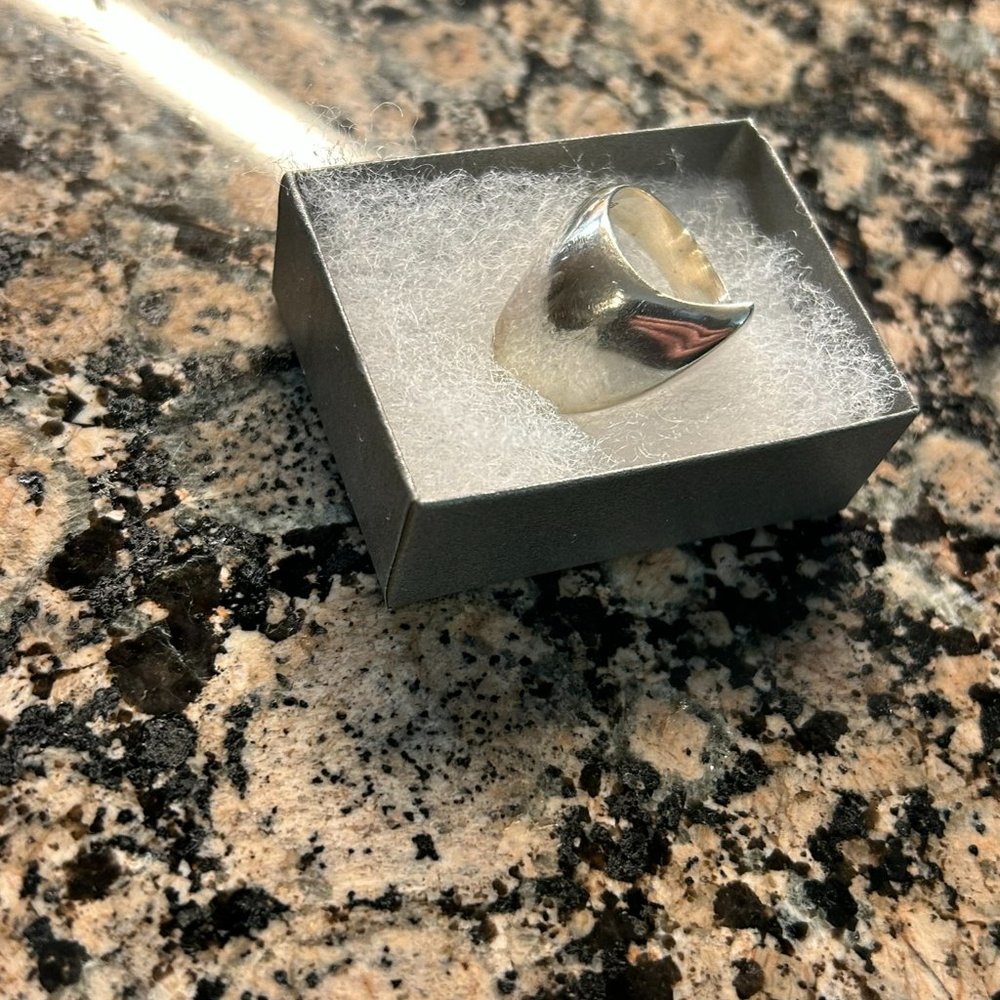 Silver ring, contemporary - Picture 2 of 4